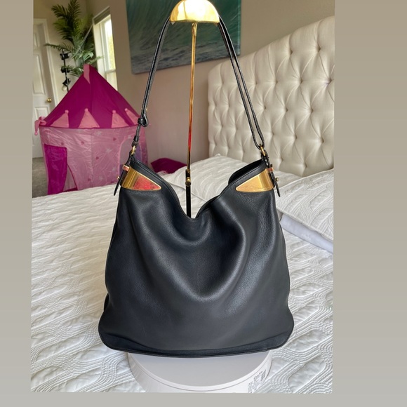 Authentic Salvatore Ferragamo Shoulder Bag - Picture 3 of 17